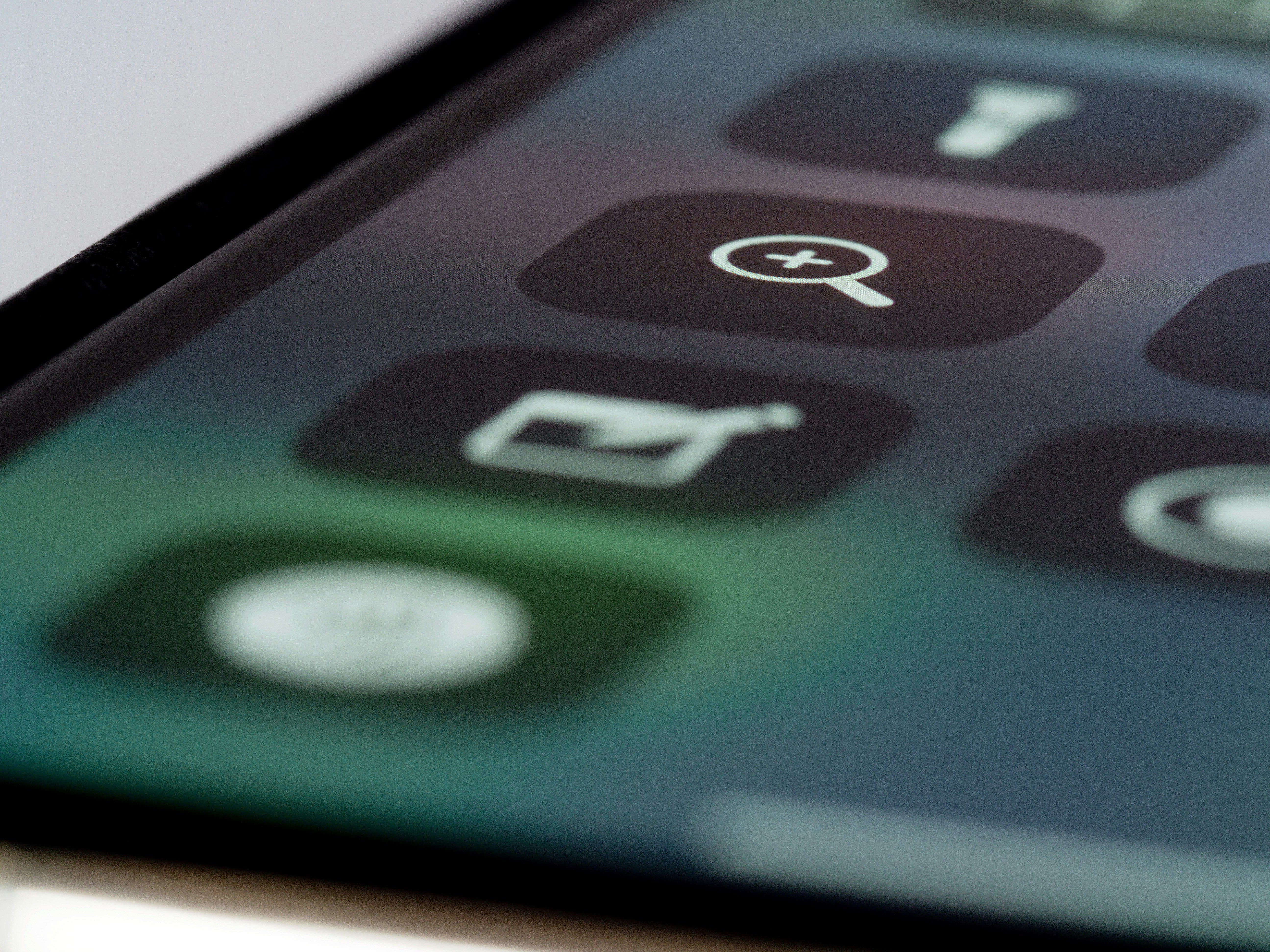 SVG Icons Explained: Why Designers Should Use Vector Icons in Modern UI